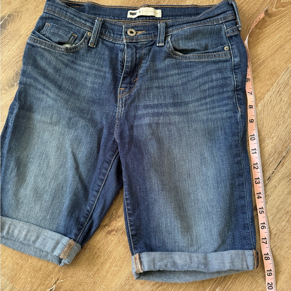 Women’s Levi's Jean Shorts size 6